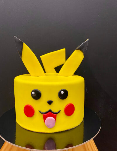 Tartas fondant personalizada Pikachu O Pequeno Lambón